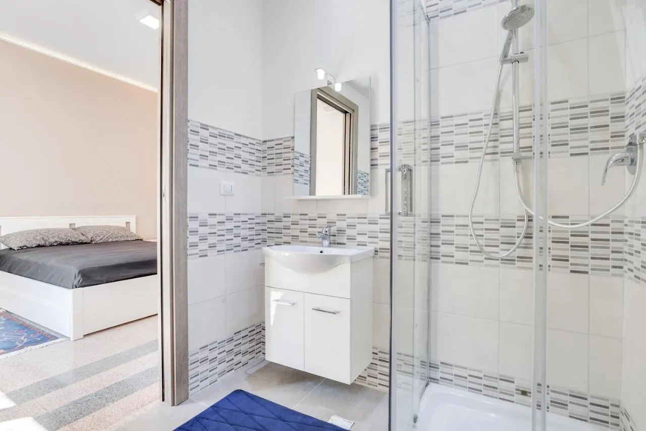 La Bella Vista Bari Sea View Terrace Flat Daire 0*,