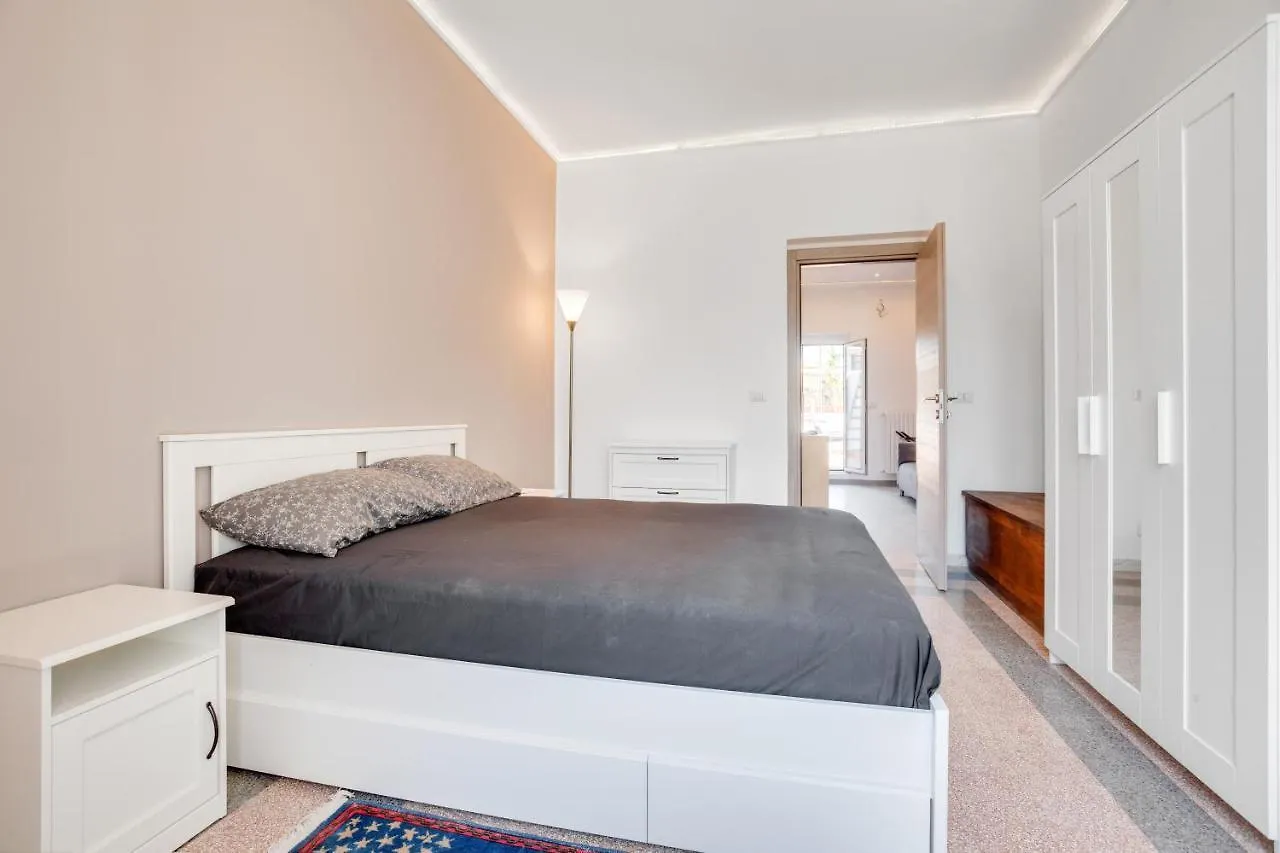 La Bella Vista Bari Sea View Terrace Flat Daire 0*,